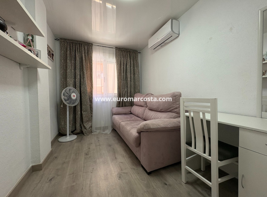 Sale - Apartments - Torrevieja - Centro