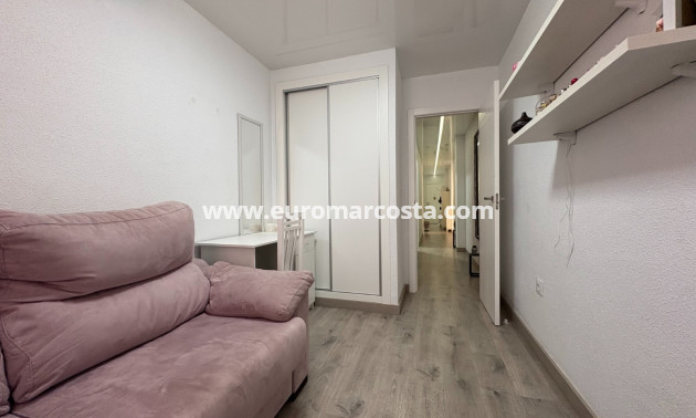Sale - Apartments - Torrevieja - Centro