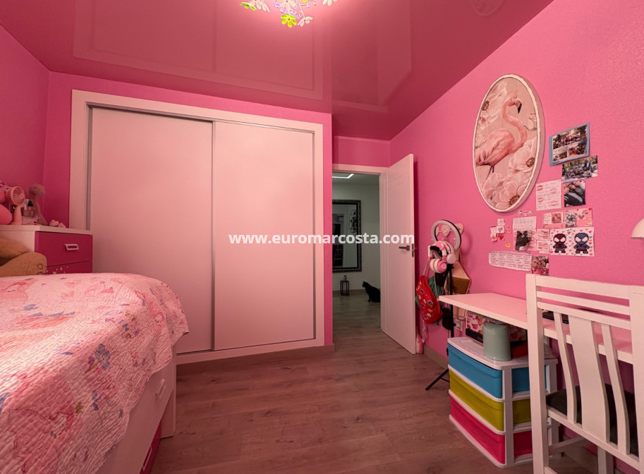 Sale - Apartments - Torrevieja - Centro