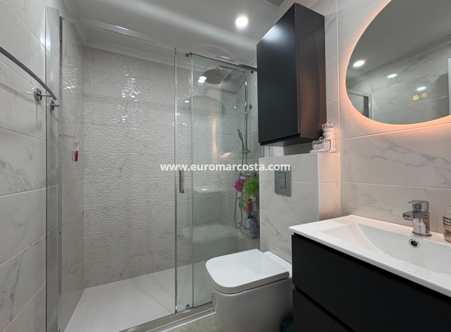 Sale - Apartments - Torrevieja - Centro