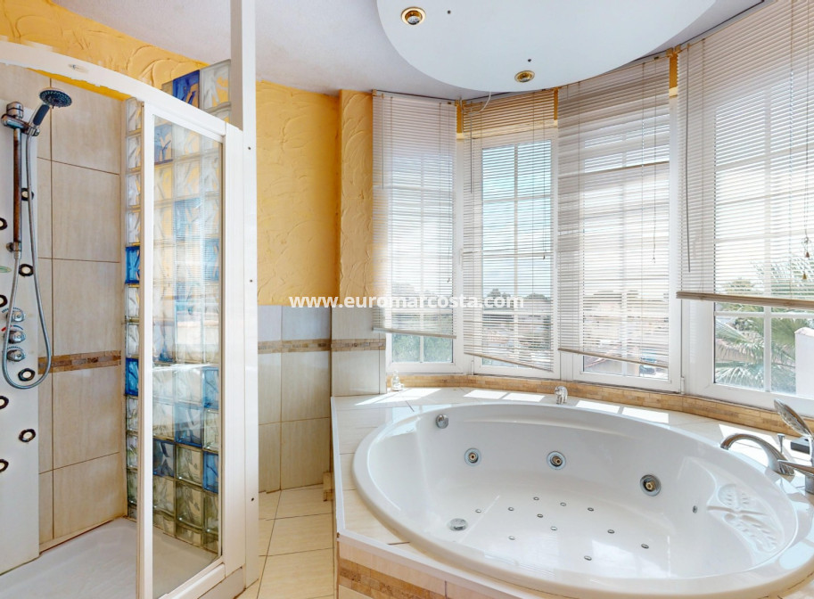 Sale - Villa - Orihuela Costa