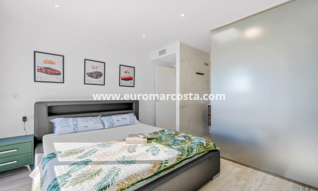 Sale - Villa - Los Alcazares - La Manga del Mar Menor