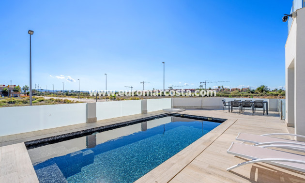 Sale - Villa - Los Alcazares - La Manga del Mar Menor
