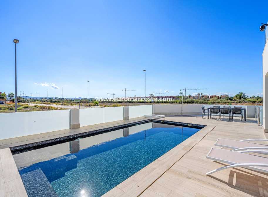 Sale - Villa - Los Alcazares - La Manga del Mar Menor