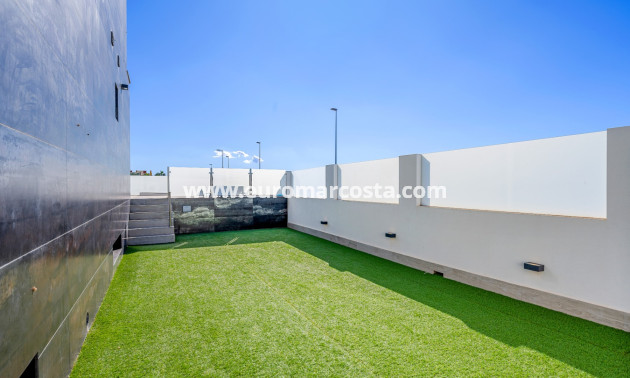 Sale - Villa - Los Alcazares - La Manga del Mar Menor