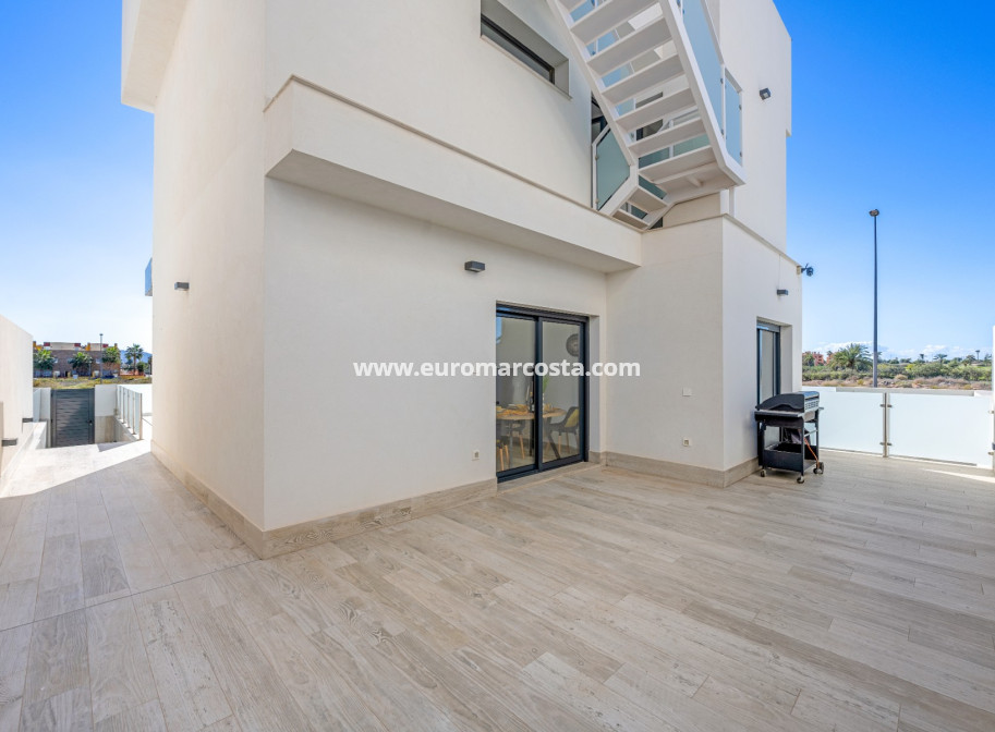 Sale - Villa - Los Alcazares - La Manga del Mar Menor