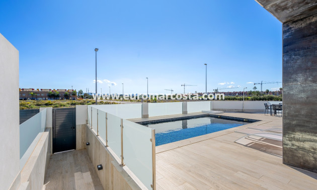 Sale - Villa - Los Alcazares - La Manga del Mar Menor