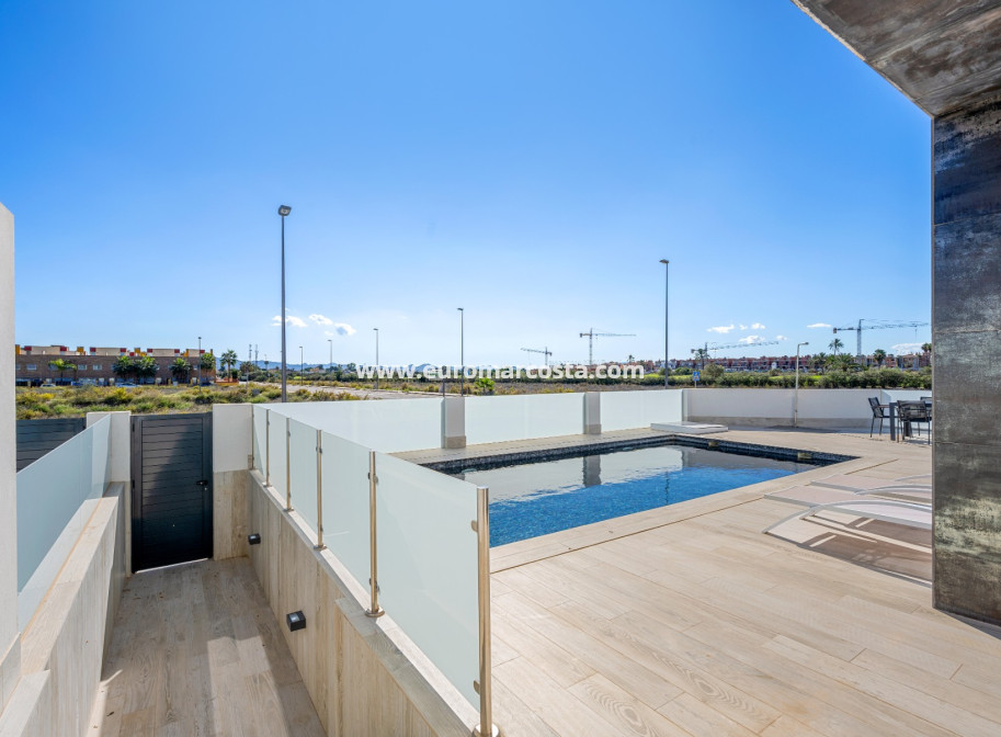 Sale - Villa - Los Alcazares - La Manga del Mar Menor