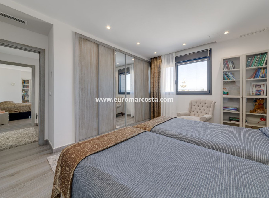 Sale - Apartment / flat - Torrevieja - TORREVIEJA