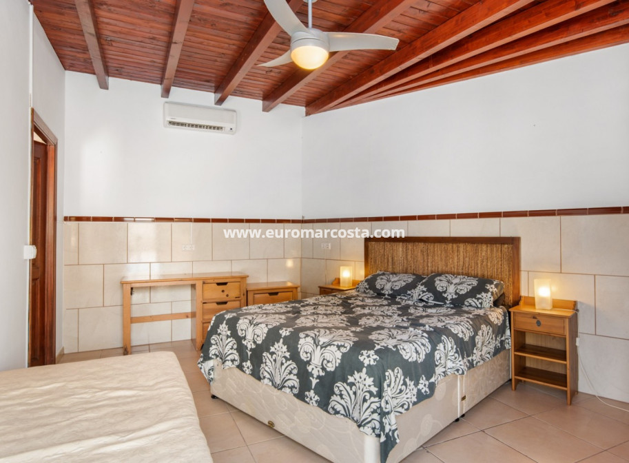 Sale - Country house - Catral