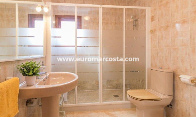 Objekte zum Wiederverkauf - Casa - Orihuela Costa