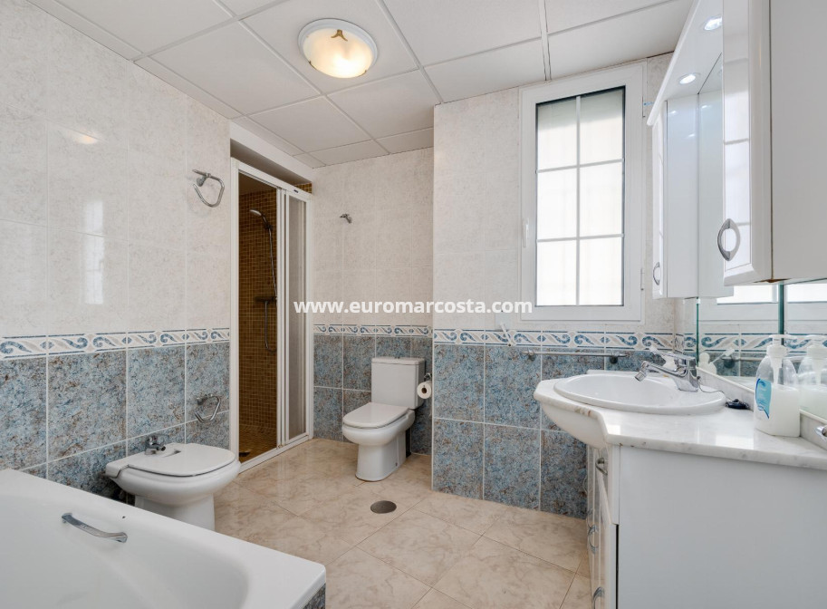 Objekte zum Wiederverkauf - Wohnung - Torrevieja - TORREVIEJA