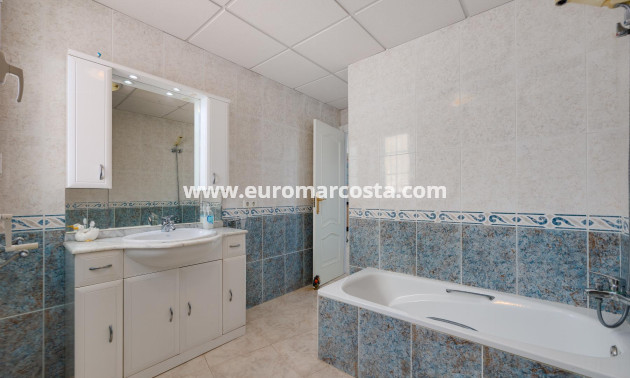 Objekte zum Wiederverkauf - Wohnung - Torrevieja - TORREVIEJA