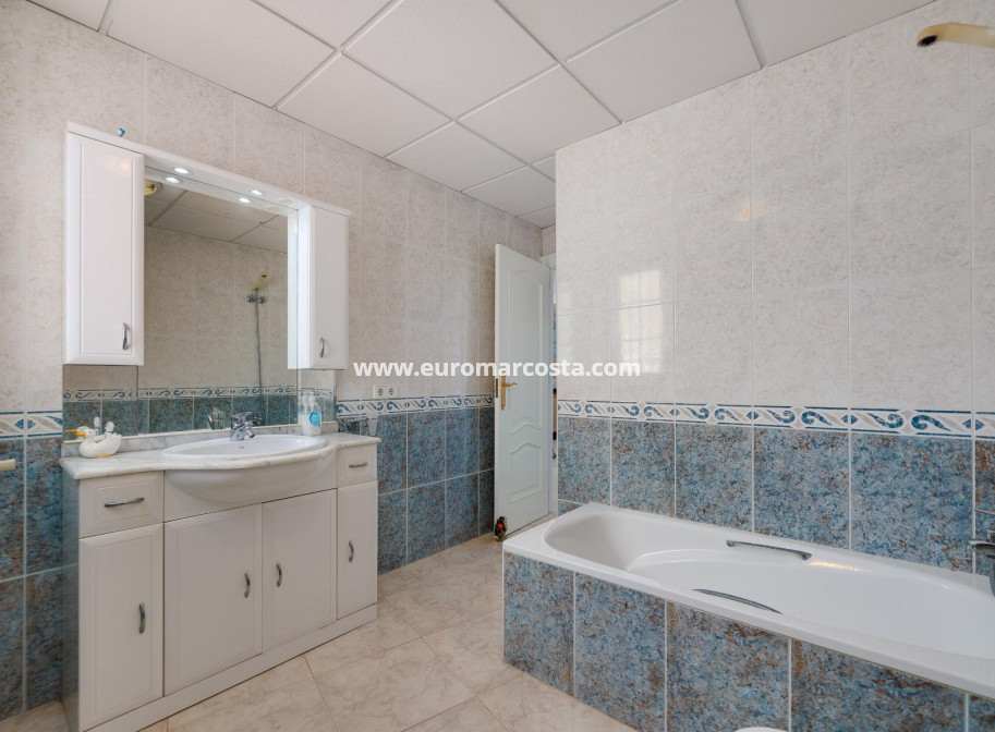 Objekte zum Wiederverkauf - Wohnung - Torrevieja - TORREVIEJA