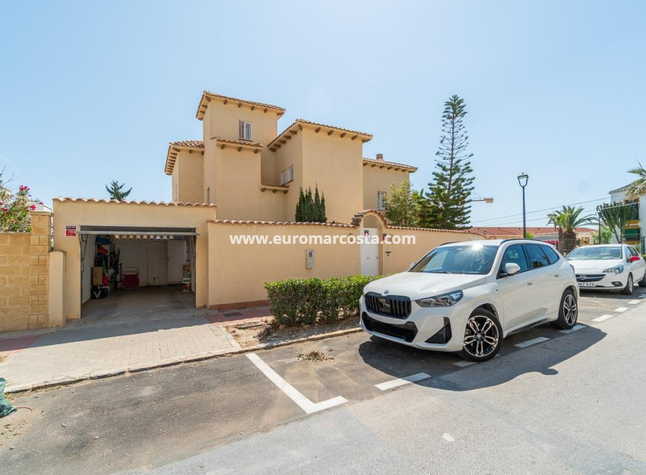 Objekte zum Wiederverkauf - Villa freitstehend - Torrevieja - La Mata
