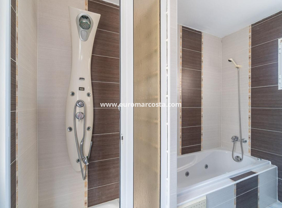 Objekte zum Wiederverkauf - Villa freitstehend - Torrevieja - La Mata