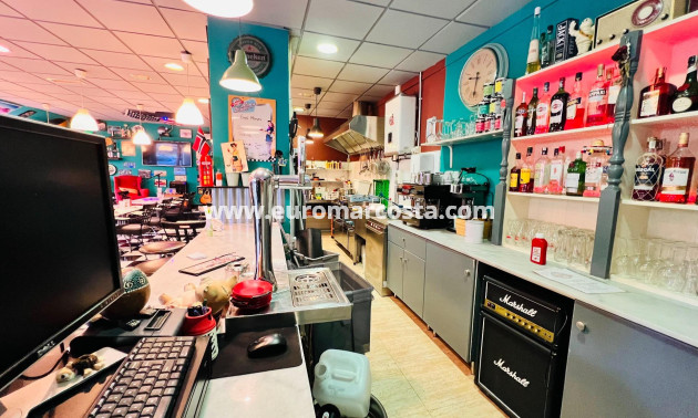 Objekte zum Wiederverkauf - Kommerziell - Torrevieja - TORREVIEJA