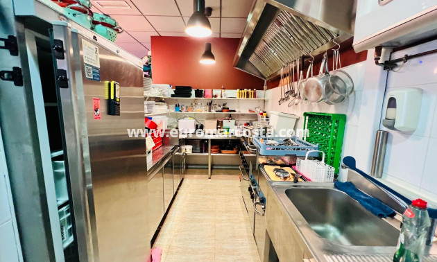 Objekte zum Wiederverkauf - Kommerziell - Torrevieja - TORREVIEJA