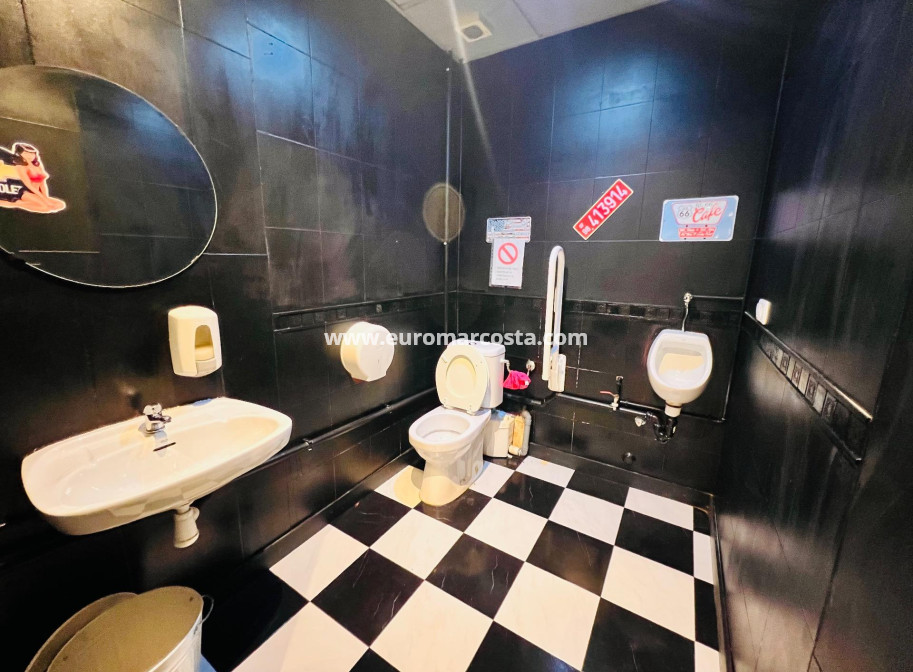 Objekte zum Wiederverkauf - Kommerziell - Torrevieja - TORREVIEJA