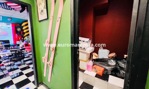 Objekte zum Wiederverkauf - Kommerziell - Torrevieja - TORREVIEJA