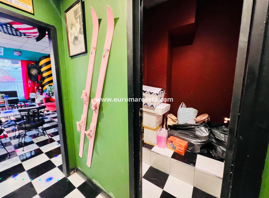 Objekte zum Wiederverkauf - Kommerziell - Torrevieja - TORREVIEJA