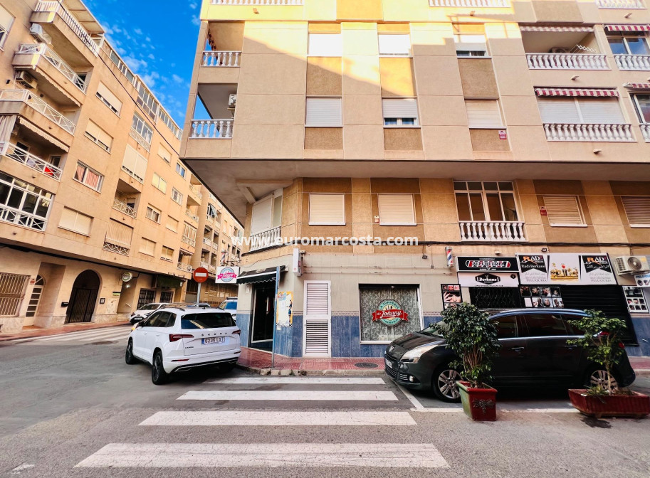 Objekte zum Wiederverkauf - Kommerziell - Torrevieja - TORREVIEJA
