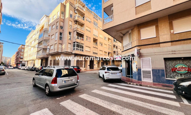 Objekte zum Wiederverkauf - Kommerziell - Torrevieja - TORREVIEJA