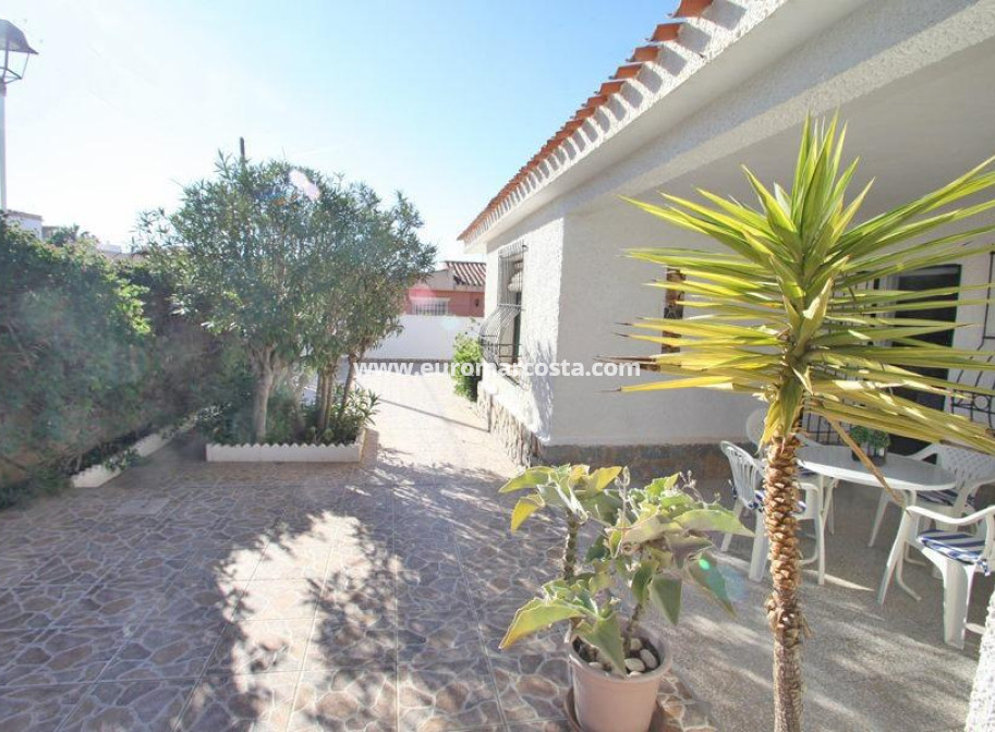 Sale - Chalet - Torrevieja - TORREVIEJA