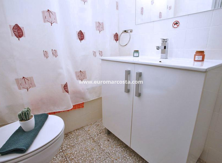 Sale - Chalet - Torrevieja - TORREVIEJA