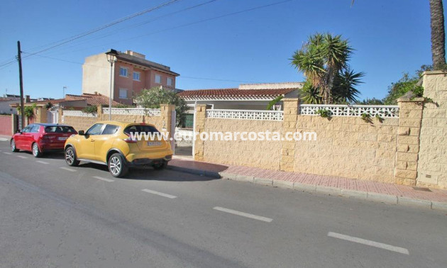 Sale - Chalet - Torrevieja - TORREVIEJA