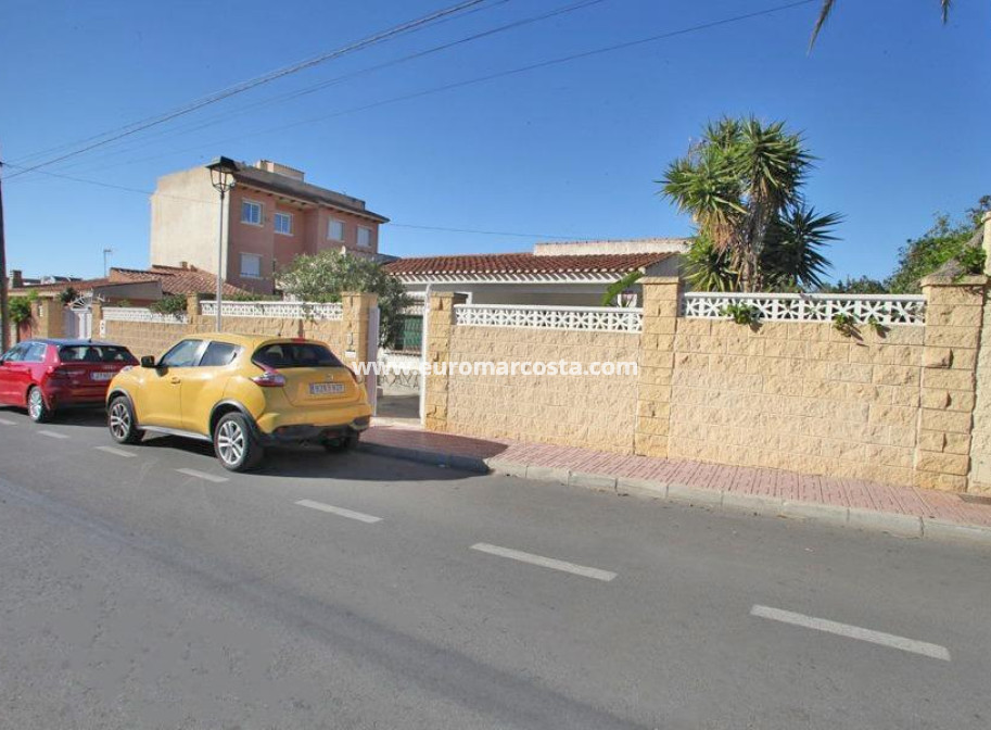 Sale - Chalet - Torrevieja - TORREVIEJA