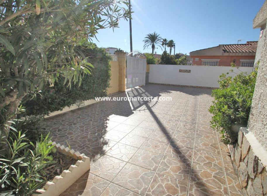 Sale - Chalet - Torrevieja - TORREVIEJA