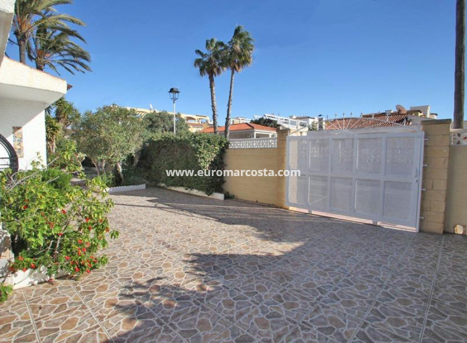 Sale - Chalet - Torrevieja - TORREVIEJA