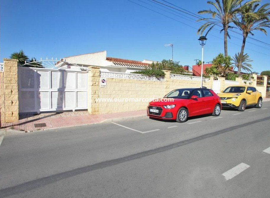 Sale - Chalet - Torrevieja - TORREVIEJA