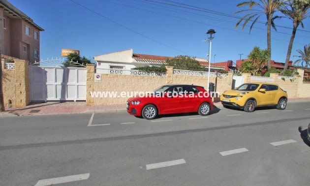 Sale - Chalet - Torrevieja - TORREVIEJA