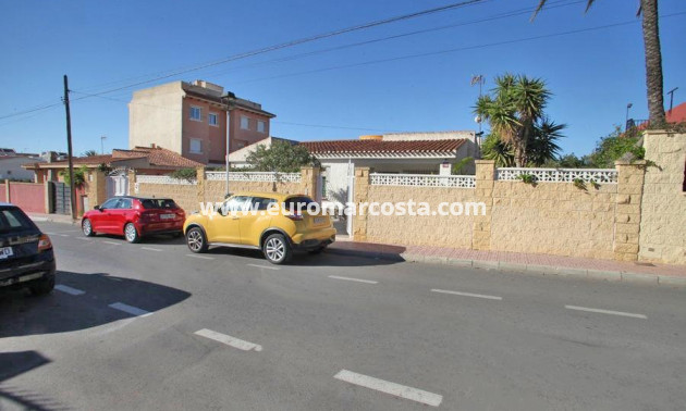 Sale - Chalet - Torrevieja - TORREVIEJA