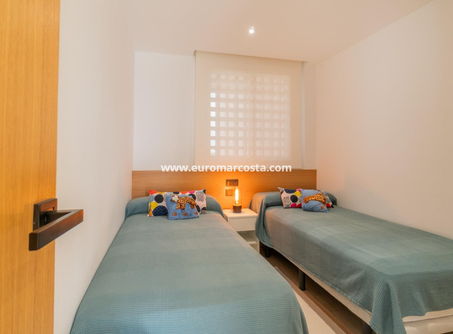 Sale - Apartment / flat - Guardamar del Segura - Puerto Deportivo