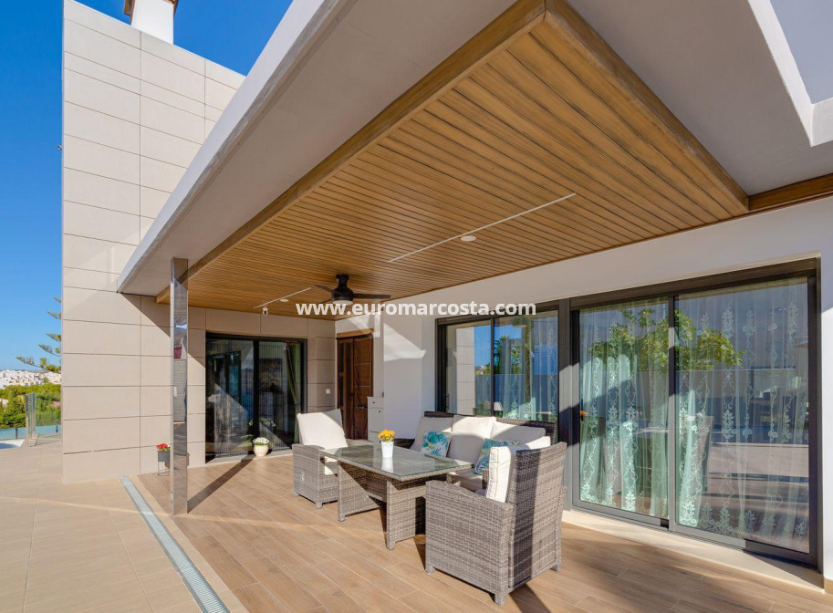 Objekte zum Wiederverkauf - Villa freitstehend - Torrevieja - TORREVIEJA