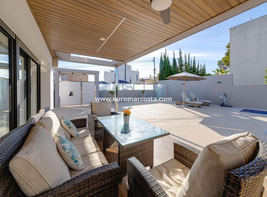 Objekte zum Wiederverkauf - Villa freitstehend - Torrevieja - TORREVIEJA
