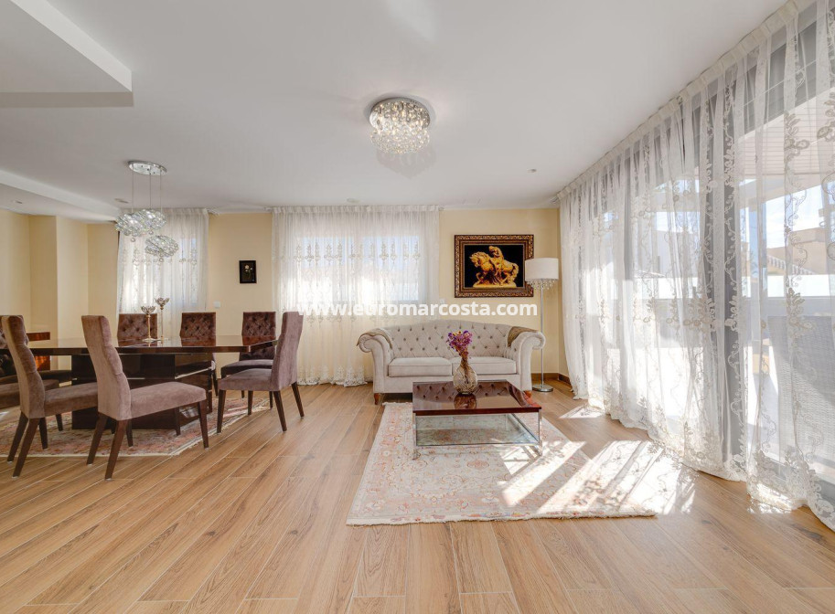 Objekte zum Wiederverkauf - Villa freitstehend - Torrevieja - TORREVIEJA