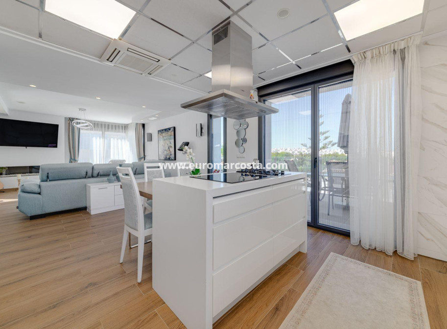 Objekte zum Wiederverkauf - Villa freitstehend - Torrevieja - TORREVIEJA