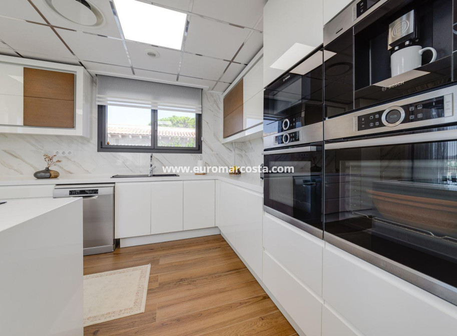 Objekte zum Wiederverkauf - Villa freitstehend - Torrevieja - TORREVIEJA