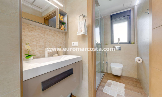 Objekte zum Wiederverkauf - Villa freitstehend - Torrevieja - TORREVIEJA