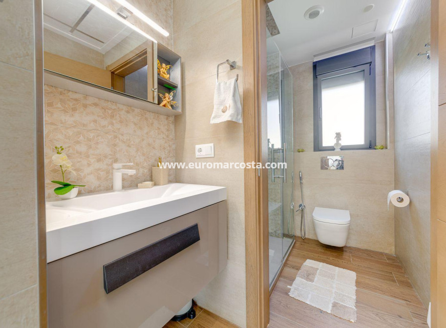 Objekte zum Wiederverkauf - Villa freitstehend - Torrevieja - TORREVIEJA