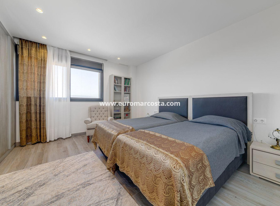 Objekte zum Wiederverkauf - Villa freitstehend - Torrevieja - TORREVIEJA