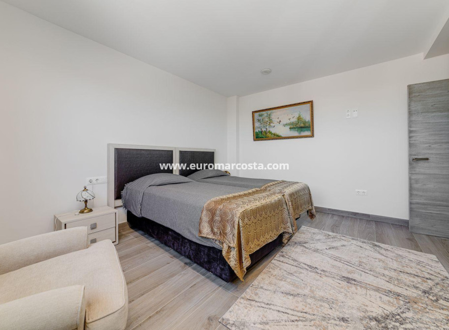 Objekte zum Wiederverkauf - Villa freitstehend - Torrevieja - TORREVIEJA