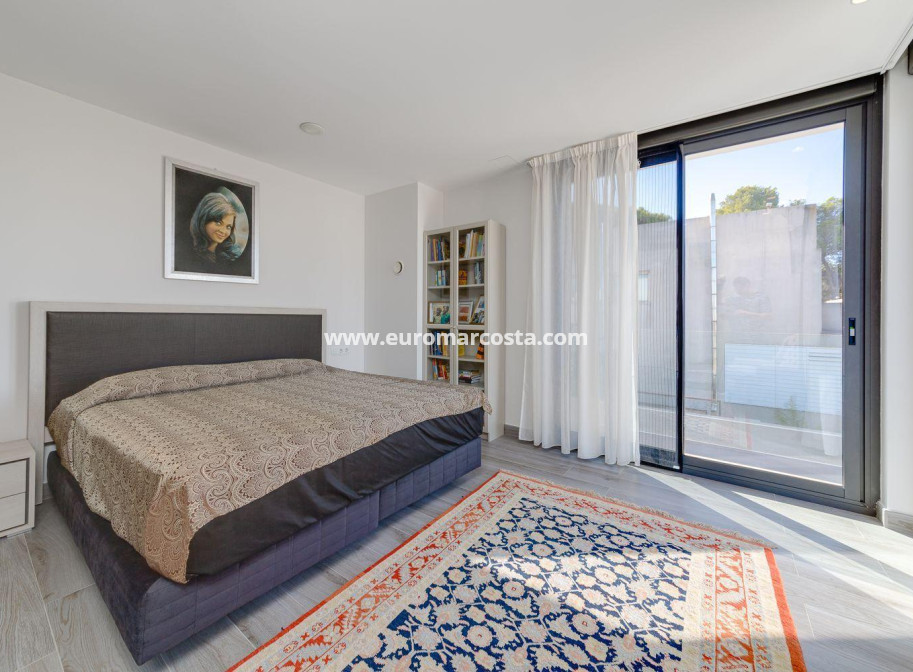 Objekte zum Wiederverkauf - Villa freitstehend - Torrevieja - TORREVIEJA