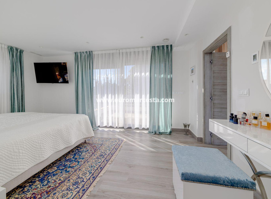 Objekte zum Wiederverkauf - Villa freitstehend - Torrevieja - TORREVIEJA