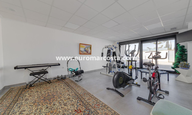 Objekte zum Wiederverkauf - Villa freitstehend - Torrevieja - TORREVIEJA