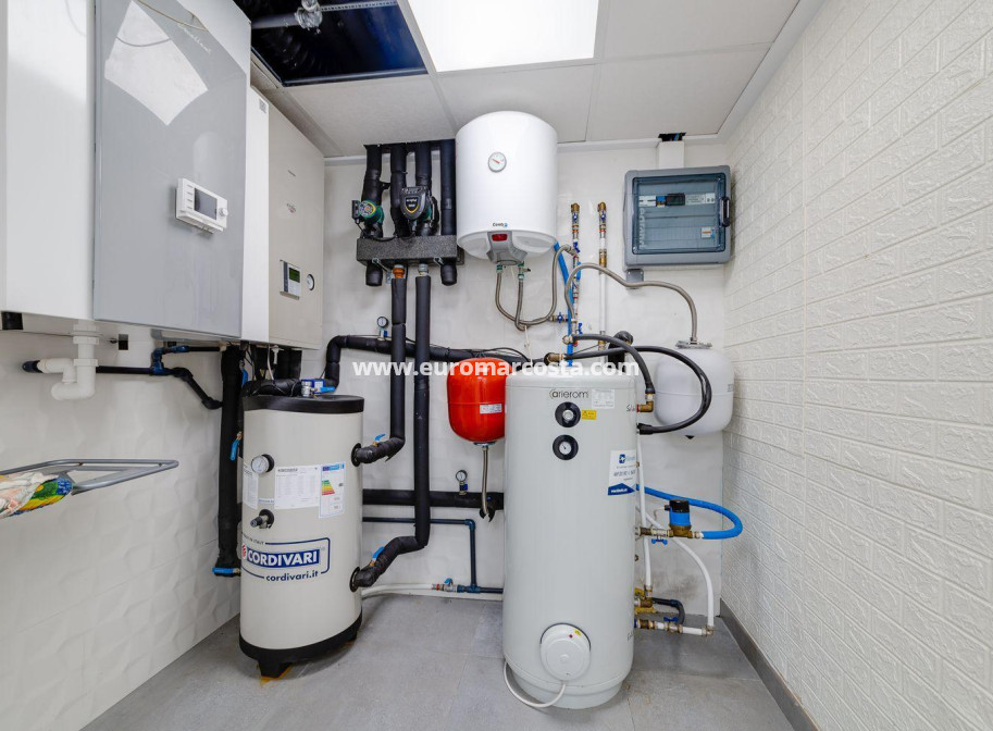 Objekte zum Wiederverkauf - Villa freitstehend - Torrevieja - TORREVIEJA